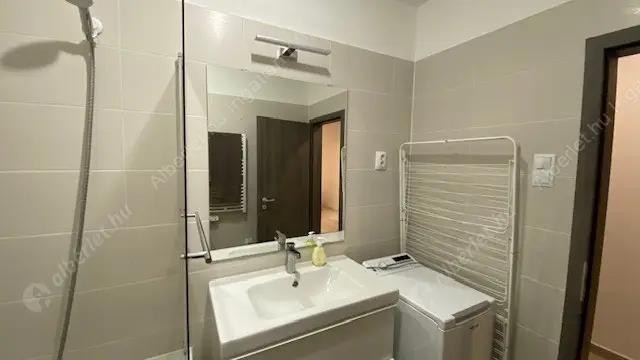 Kiadó albérlet 240000 Ft/hó áron: Budapest, IX. kerület  Sobieski János utca. Mérete: 32 nm, 1 szobás | Alberlet.hu - 6570321