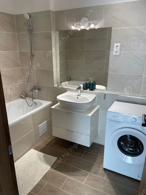 Kiadó albérlet 320000 Ft/hó áron: Budapest, IX. kerület  Tóth Kálmán utca. Mérete: 47 nm, 2 szobás | Alberlet.hu - 6592294