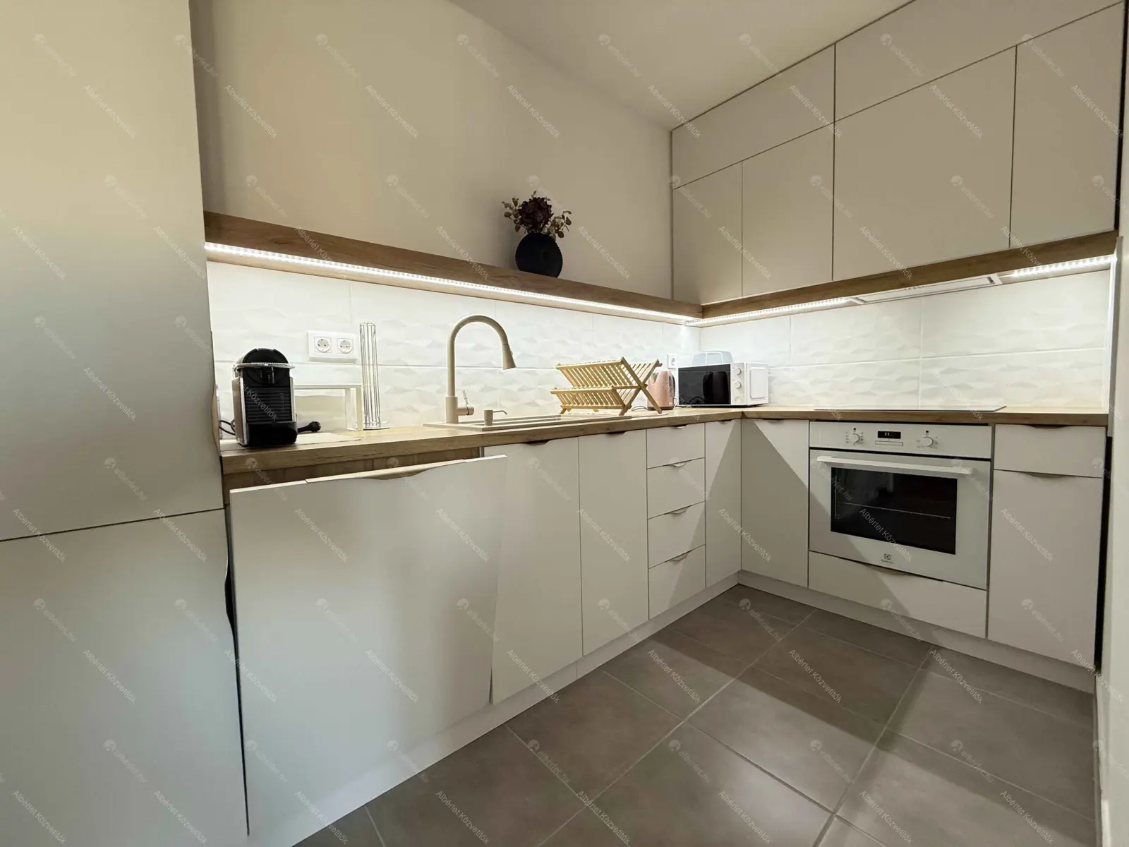 Kiadó albérlet 270000 Ft/hó áron: Budapest, IX. kerület  Vágóhíd utca. Mérete: 40 nm, 1 szobás | Alberlet.hu - 6662713