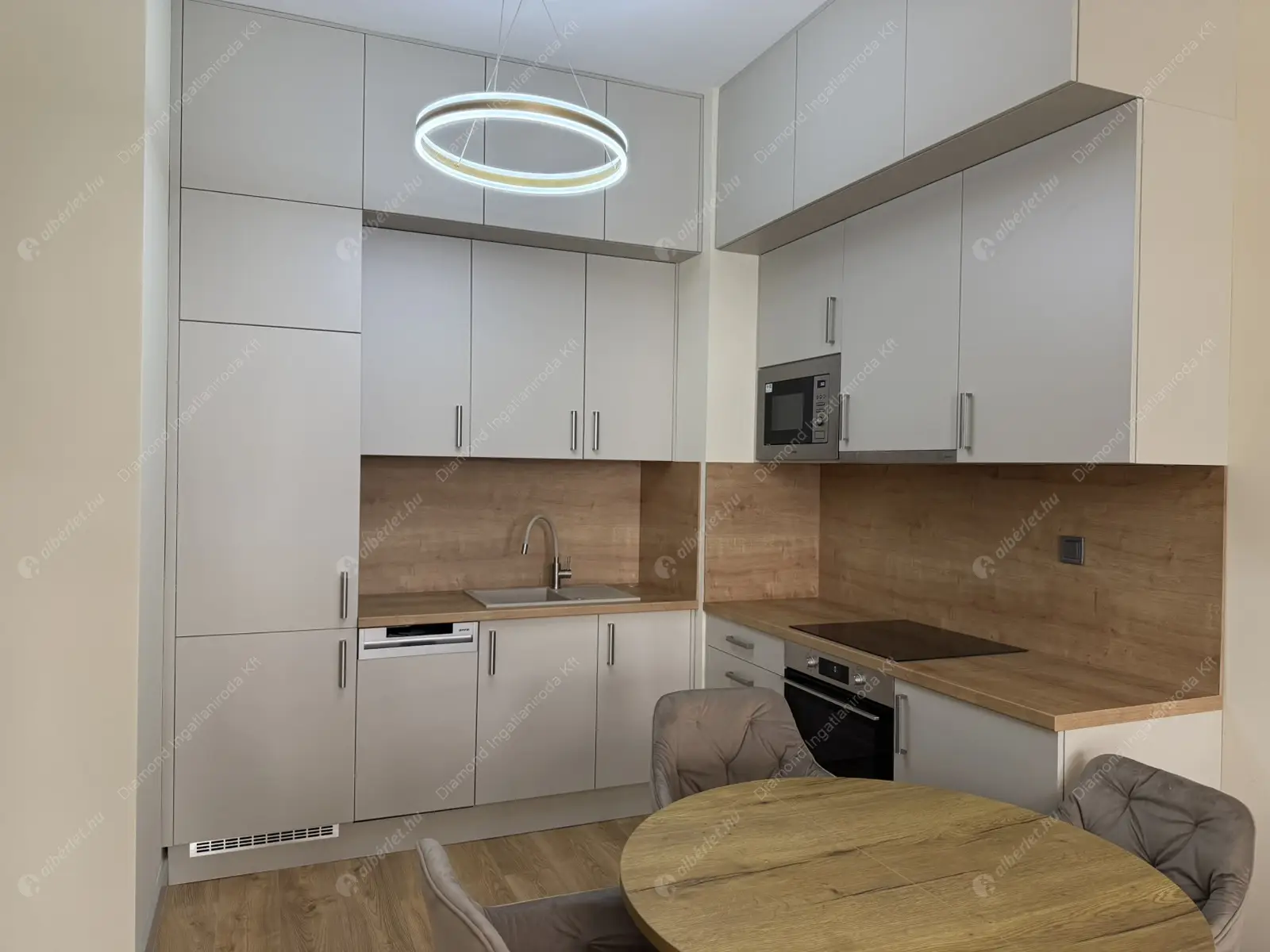 Kiadó albérlet 350000 Ft/hó áron: Budapest, IX. kerület  Vágóhíd utca. Mérete: 50 nm, 2 szobás | Alberlet.hu - 6617659