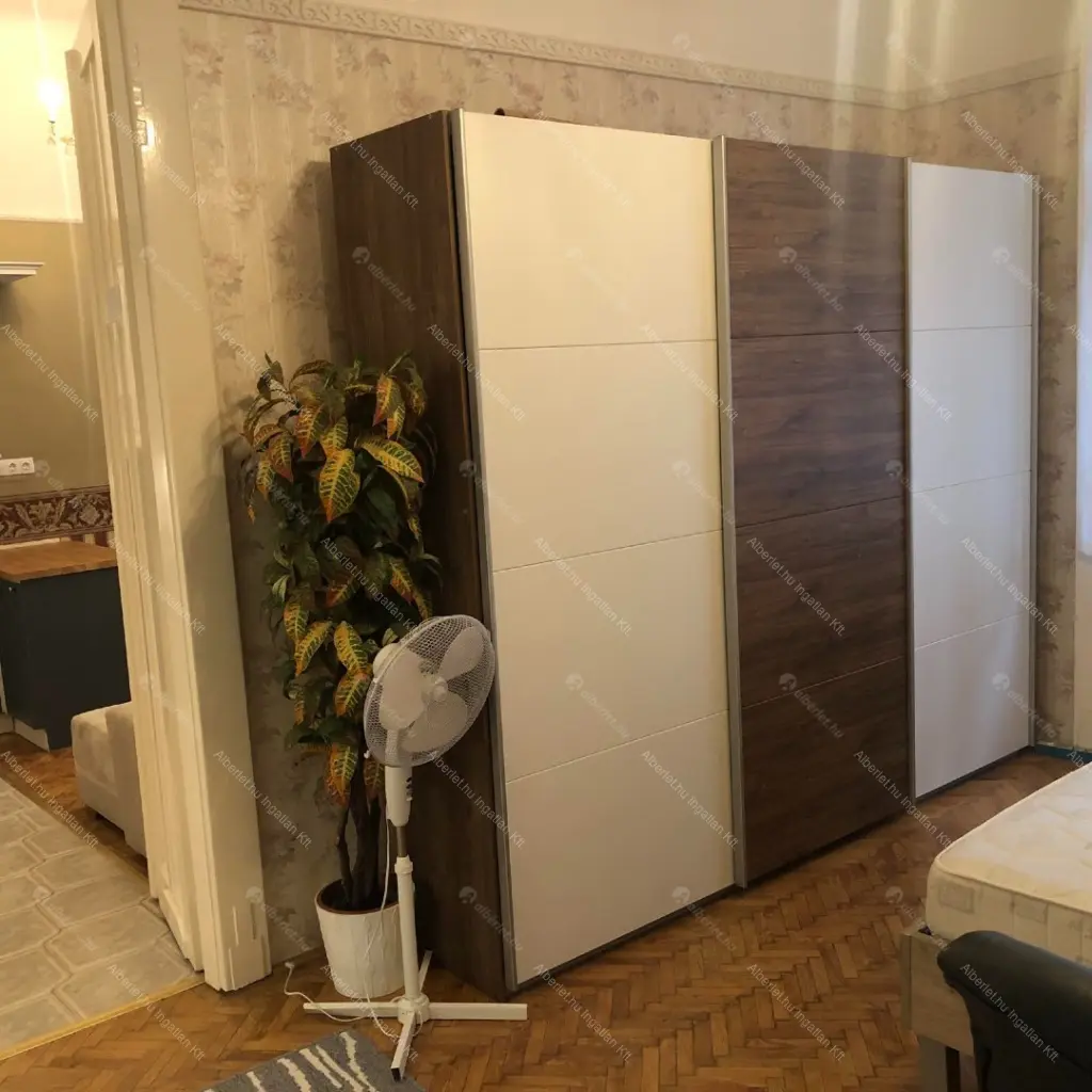 Kiadó albérlet 360000 Ft/hó áron: Budapest, V. kerület  Alkotmány utca. Mérete: 53 nm, 2 szobás | Alberlet.hu - 6709837