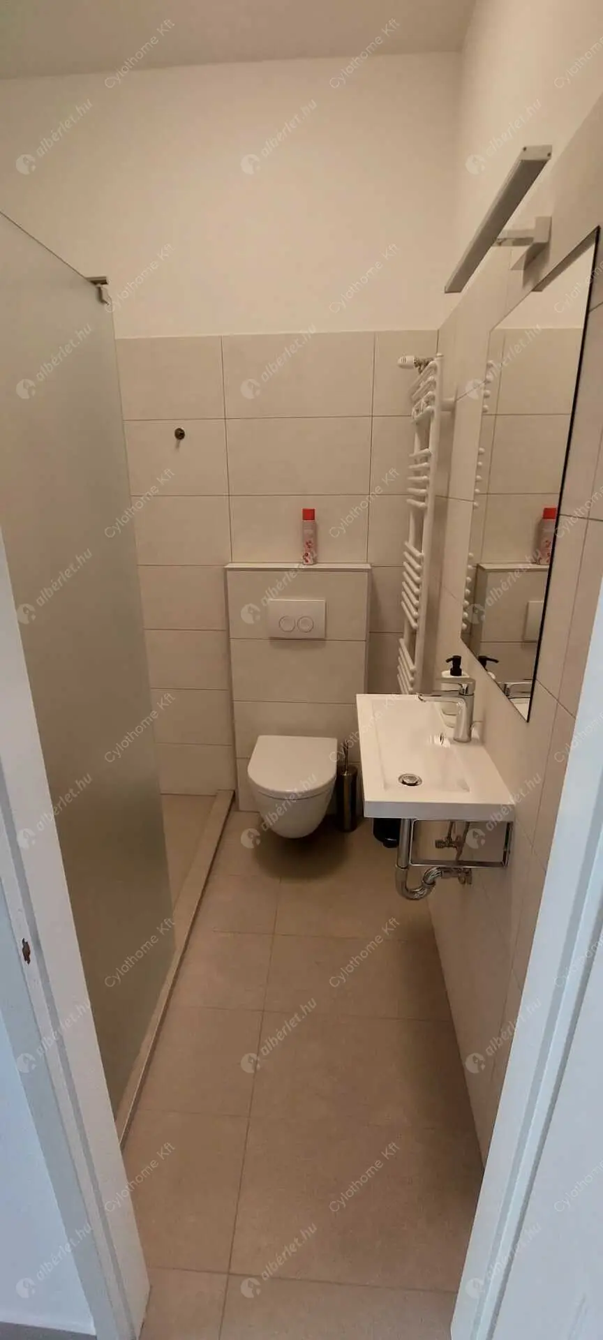 Kiadó albérlet 462000 Ft/hó áron: Budapest, V. kerület  Alkotmány utca. Mérete: 78 nm, 2 szobás | Alberlet.hu - 6481677