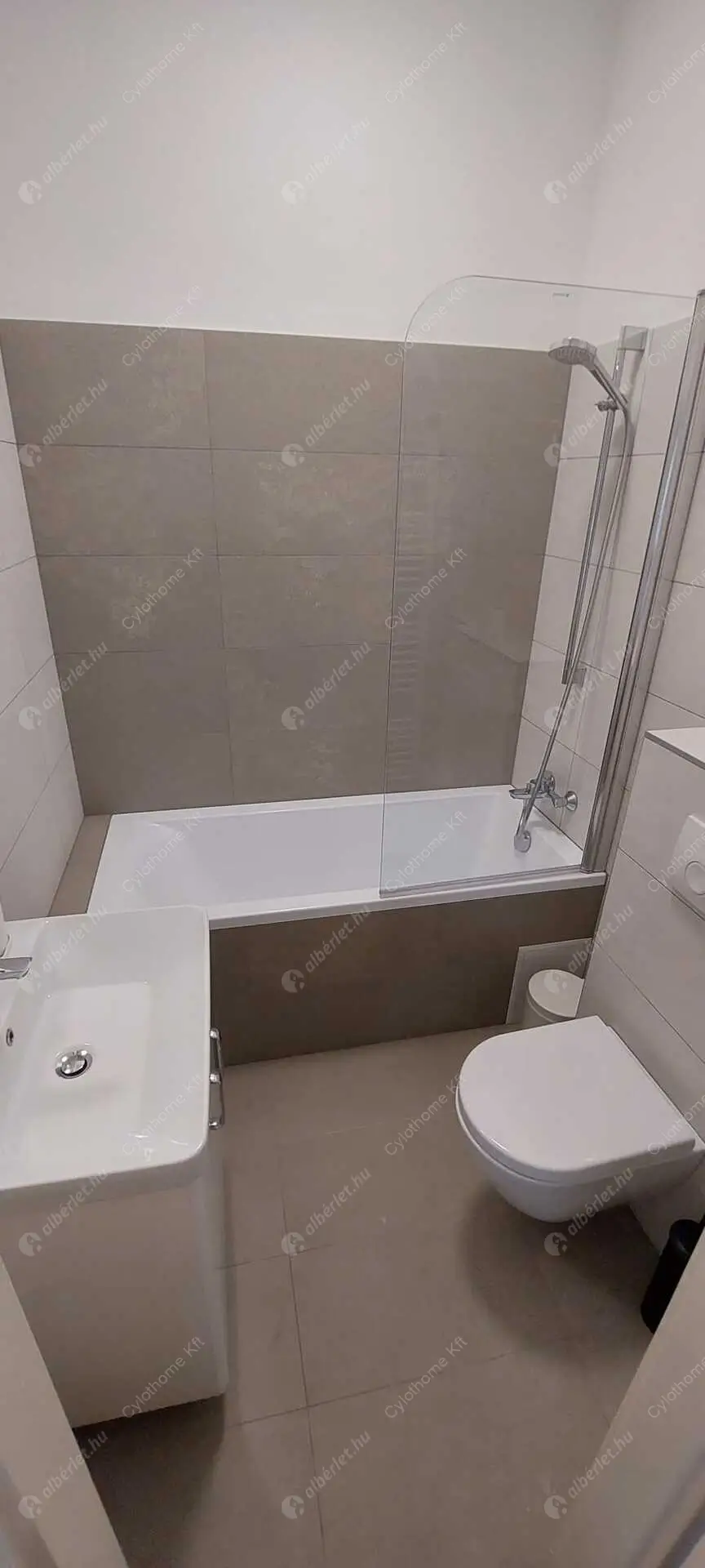 Kiadó albérlet 462000 Ft/hó áron: Budapest, V. kerület  Alkotmány utca. Mérete: 78 nm, 2 szobás | Alberlet.hu - 6481680