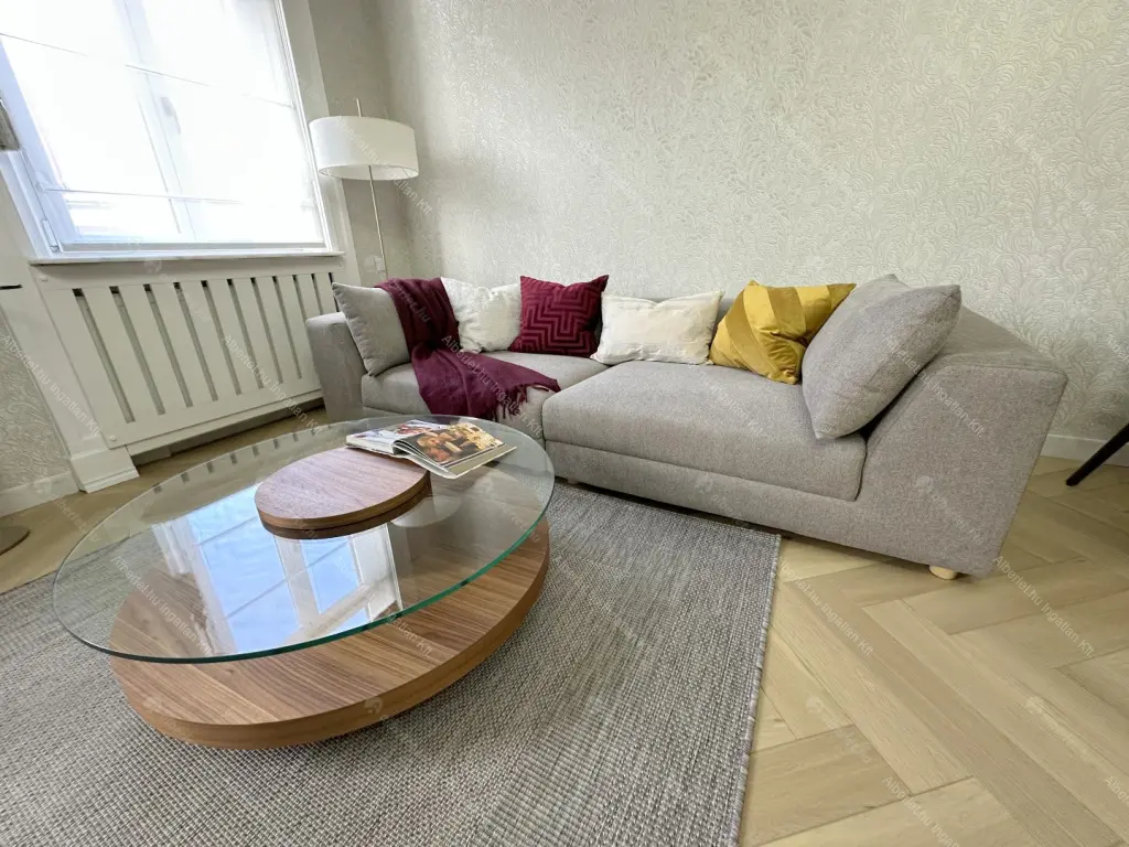 Kiadó albérlet 1247000 Ft/hó áron: Budapest, V. kerület  Alkotmány utca. Mérete: 80 nm, 3 szobás | Alberlet.hu - 6682543