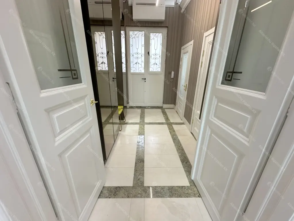 Kiadó albérlet 1247000 Ft/hó áron: Budapest, V. kerület  Alkotmány utca. Mérete: 80 nm, 3 szobás | Alberlet.hu - 6682553