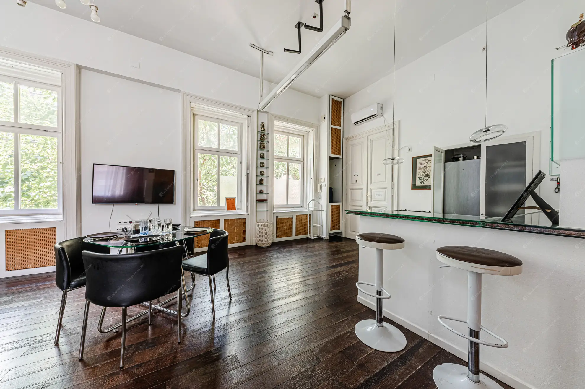 Kiadó albérlet 310000 Ft/hó áron: Budapest, V. kerület  Andrássy út. Mérete: 50 nm, 1 szobás | Alberlet.hu - 6623122