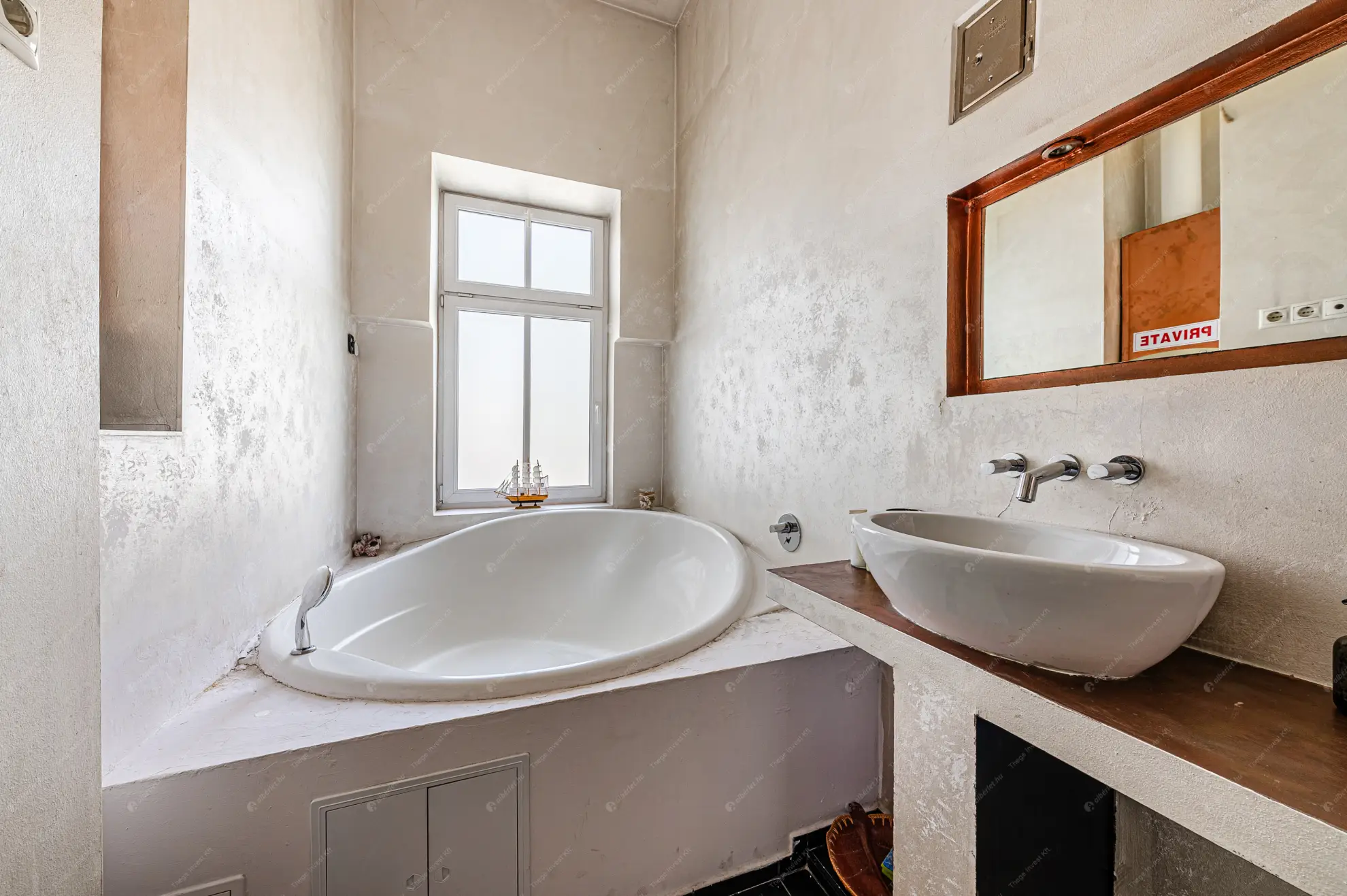 Kiadó albérlet 310000 Ft/hó áron: Budapest, V. kerület  Andrássy út. Mérete: 50 nm, 1 szobás | Alberlet.hu - 6623123