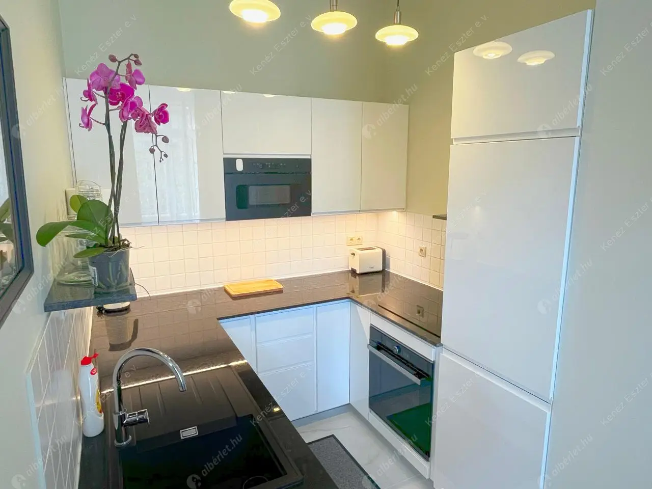 Kiadó albérlet 450000 Ft/hó áron: Budapest, V. kerület  Arany János utca. Mérete: 45 nm, 1 szobás | Alberlet.hu - 6392054