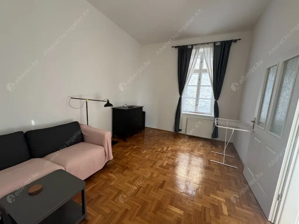 Kiadó albérlet 343000 Ft/hó áron: Budapest, V. kerület  Arany János utca. Mérete: 66 nm, 3 szobás | Alberlet.hu - 6561010