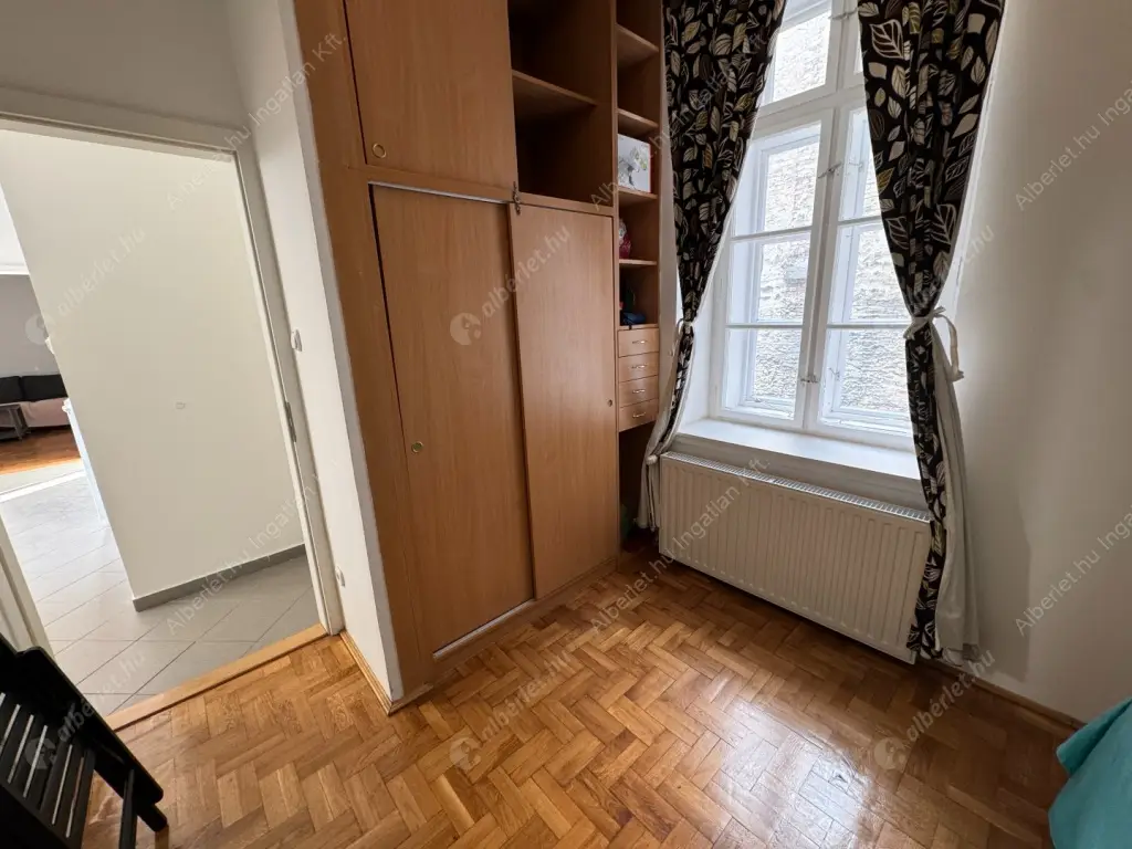Kiadó albérlet 343000 Ft/hó áron: Budapest, V. kerület  Arany János utca. Mérete: 66 nm, 3 szobás | Alberlet.hu - 6561011