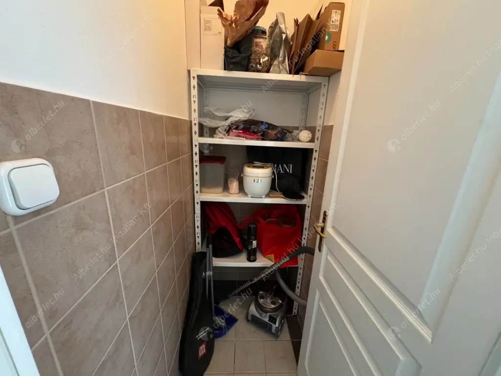 Kiadó albérlet 343000 Ft/hó áron: Budapest, V. kerület  Arany János utca. Mérete: 66 nm, 3 szobás | Alberlet.hu - 6561019