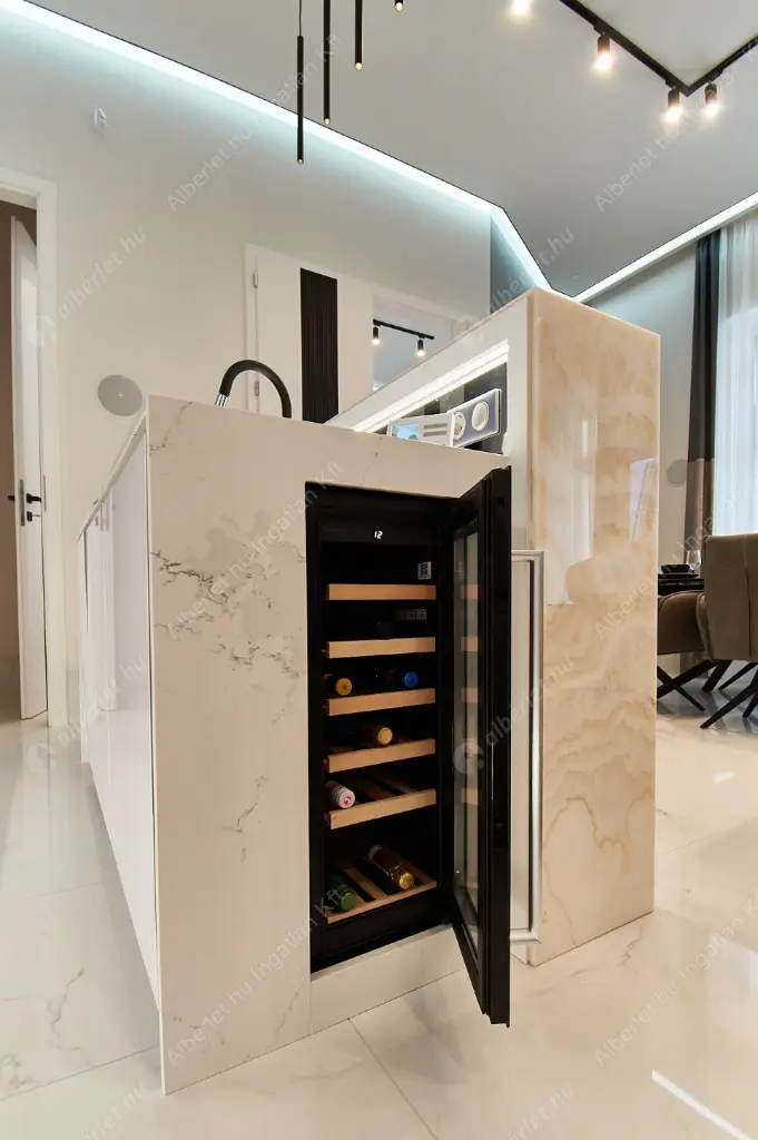 Kiadó albérlet 1362000 Ft/hó áron: Budapest, V. kerület  Aranykéz utca. Mérete: 121 nm, 4 szobás | Alberlet.hu - 6637594