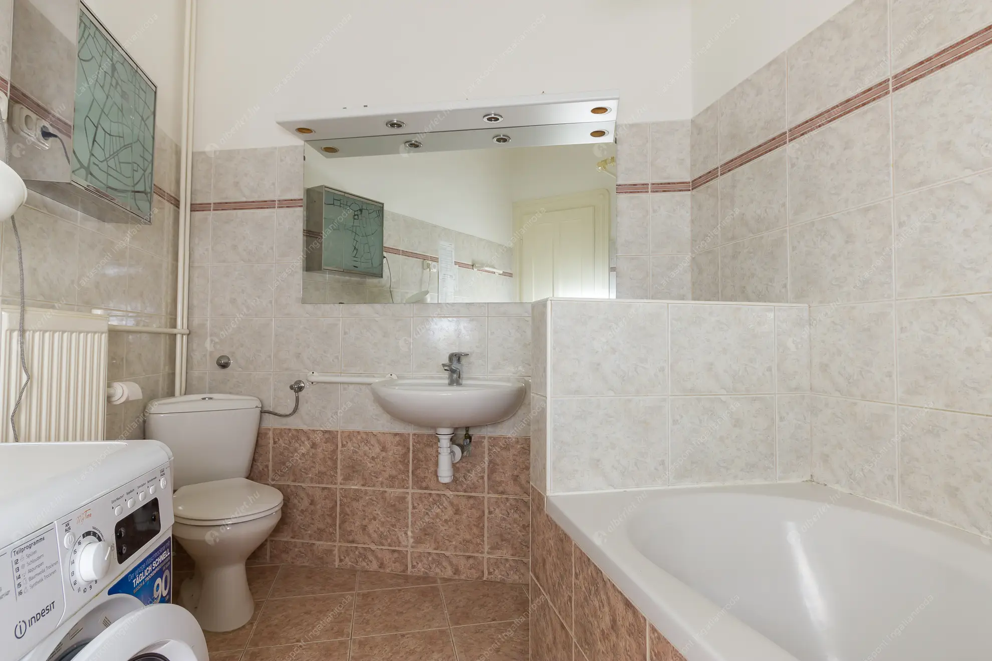 Kiadó albérlet 367000 Ft/hó áron: Budapest, V. kerület  Aulich utca. Mérete: 79 nm, 3 szobás | Alberlet.hu - 6621495