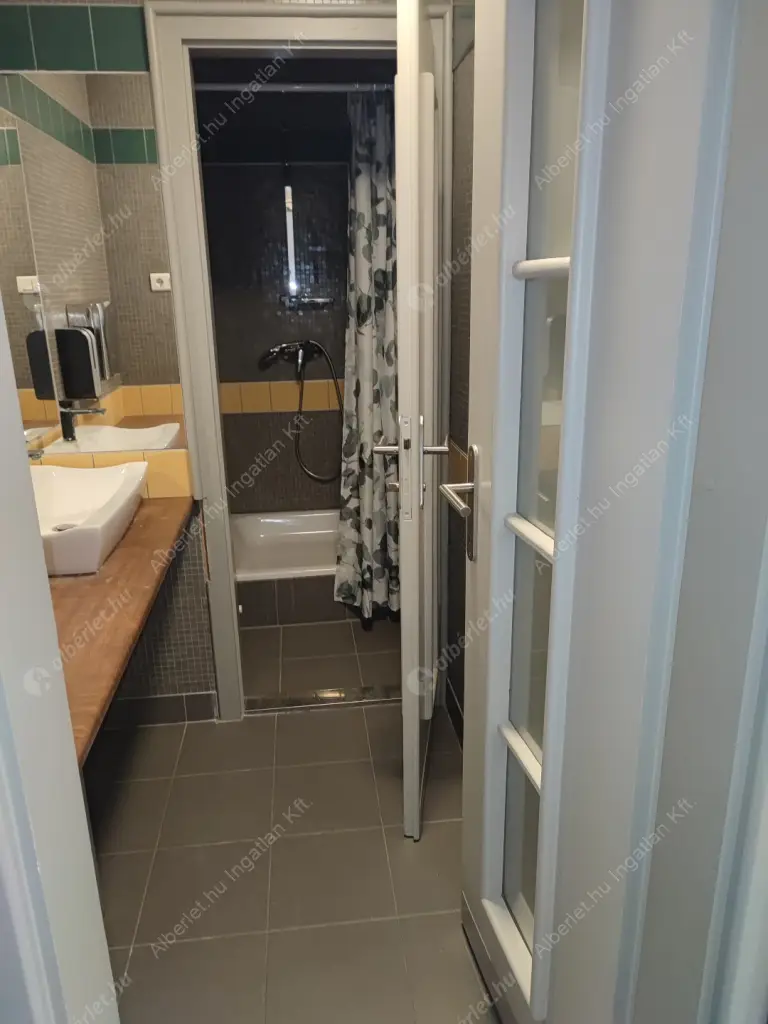 Kiadó albérlet 718000 Ft/hó áron: Budapest, V. kerület  Bajcsy-Zsilinszky út. Mérete: 113 nm, 3 szobás | Alberlet.hu - 6613188