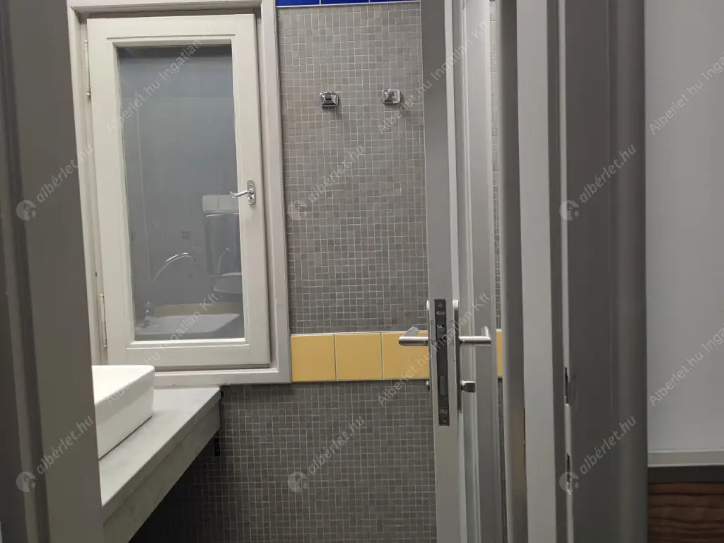 Kiadó albérlet 718000 Ft/hó áron: Budapest, V. kerület  Bajcsy-Zsilinszky út. Mérete: 113 nm, 3 szobás | Alberlet.hu - 6613202