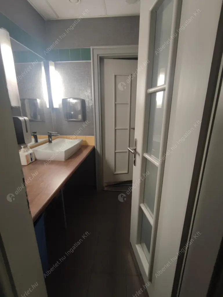 Kiadó albérlet 1355000 Ft/hó áron: Budapest, V. kerület  Bajcsy-Zsilinszky út. Mérete: 260 nm, 5 szobás | Alberlet.hu - 6613146