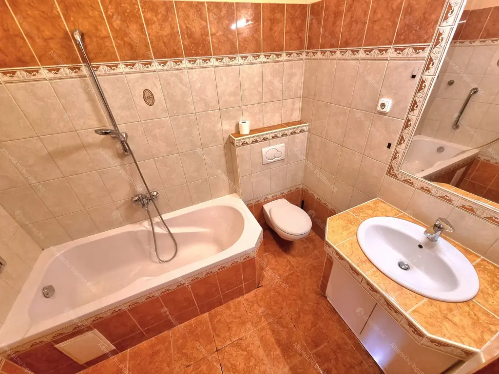 Kiadó albérlet 270000 Ft/hó áron: Budapest, V. kerület  Bajcsy-Zsilinszky út. Mérete: 63 nm, 2 szobás | Alberlet.hu - 6654140