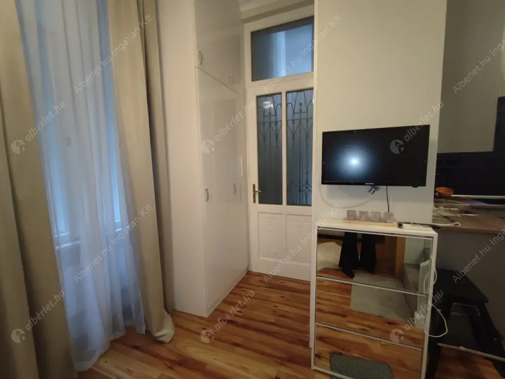 Kiadó albérlet 220000 Ft/hó áron: Budapest, V. kerület  Balassi Bálint utca. Mérete: 26 nm, 1 szobás | Alberlet.hu - 6605967