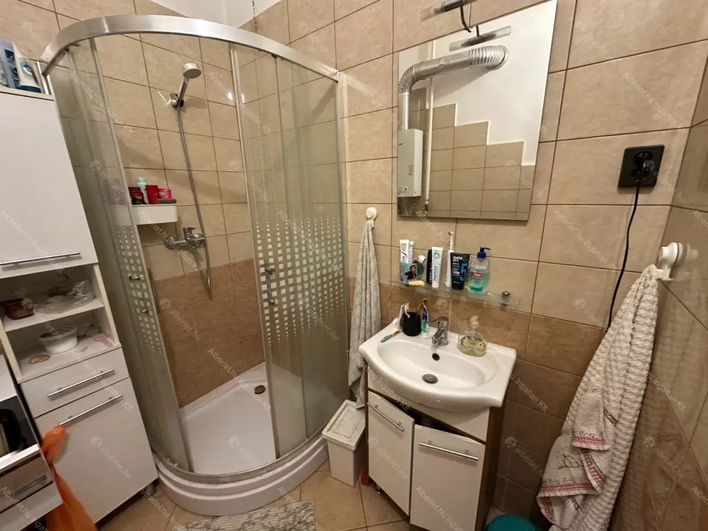 Kiadó albérlet 350000 Ft/hó áron: Budapest, V. kerület  Balassi Bálint utca. Mérete: 77 nm, 2 szobás | Alberlet.hu - 6702243