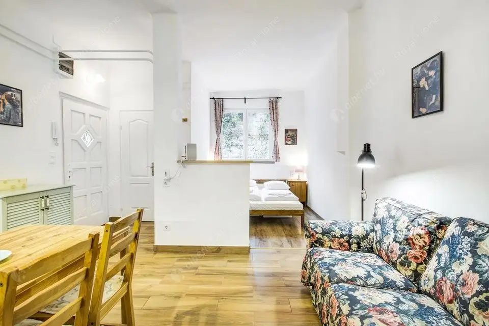 Kiadó albérlet 250000 Ft/hó áron: Budapest, V. kerület  Bástya utca. Mérete: 27 nm, 1 szobás | Alberlet.hu - 6585007