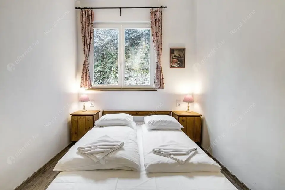 Kiadó albérlet 250000 Ft/hó áron: Budapest, V. kerület  Bástya utca. Mérete: 27 nm, 1 szobás | Alberlet.hu - 6585008