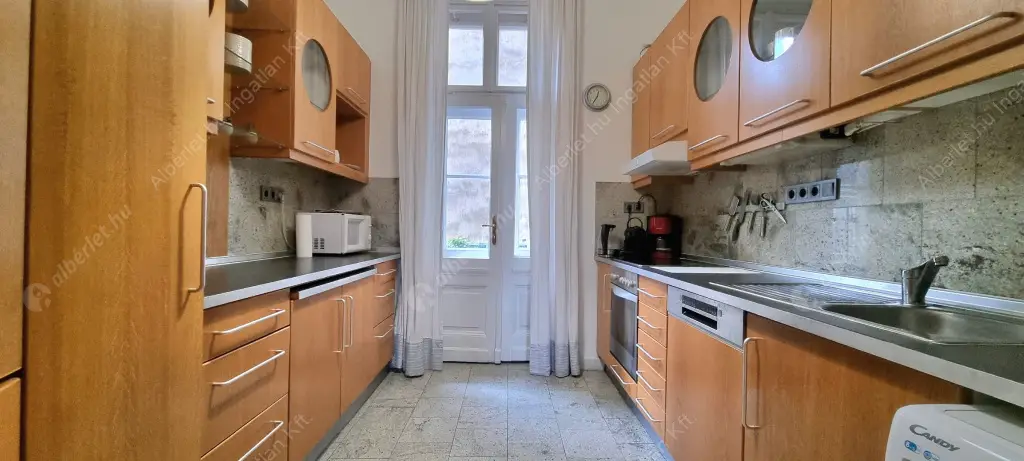 Kiadó albérlet 575000 Ft/hó áron: Budapest, V. kerület  Belgrád rakpart. Mérete: 100 nm, 3 szobás | Alberlet.hu - 6517270