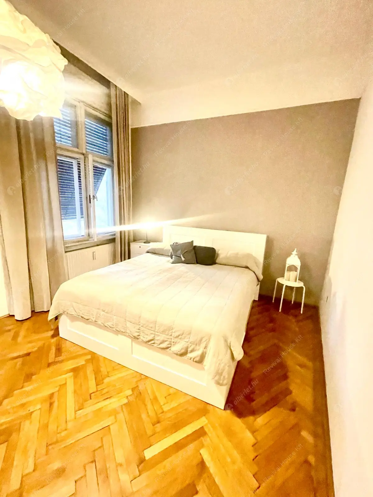 Kiadó albérlet 575000 Ft/hó áron: Budapest, V. kerület  Belgrád rakpart. Mérete: 100 nm, 4 szobás | Alberlet.hu - 6505944