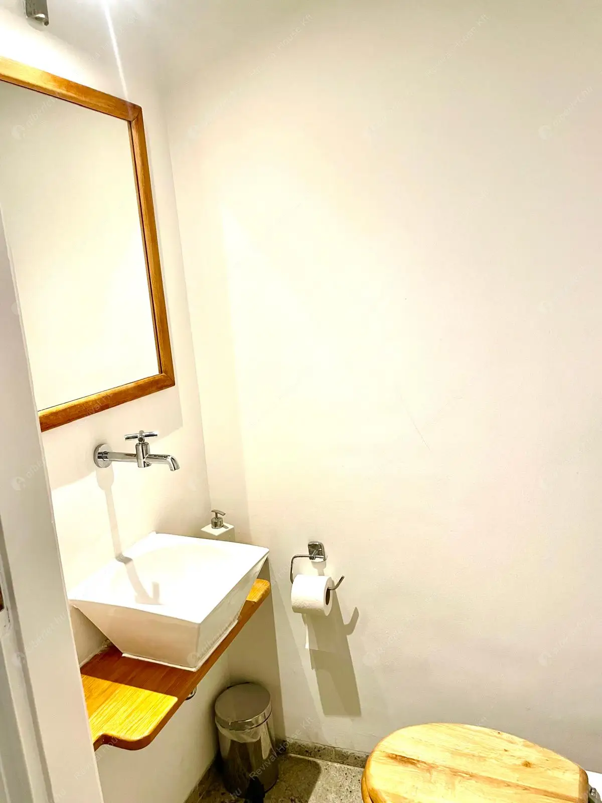 Kiadó albérlet 575000 Ft/hó áron: Budapest, V. kerület  Belgrád rakpart. Mérete: 100 nm, 4 szobás | Alberlet.hu - 6505949