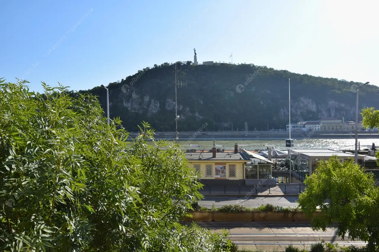 Kiadó albérlet 1150000 Ft/hó áron: Budapest, V. kerület  Belgrád rakpart. Mérete: 165 nm, 3 szobás | Alberlet.hu - 6544145