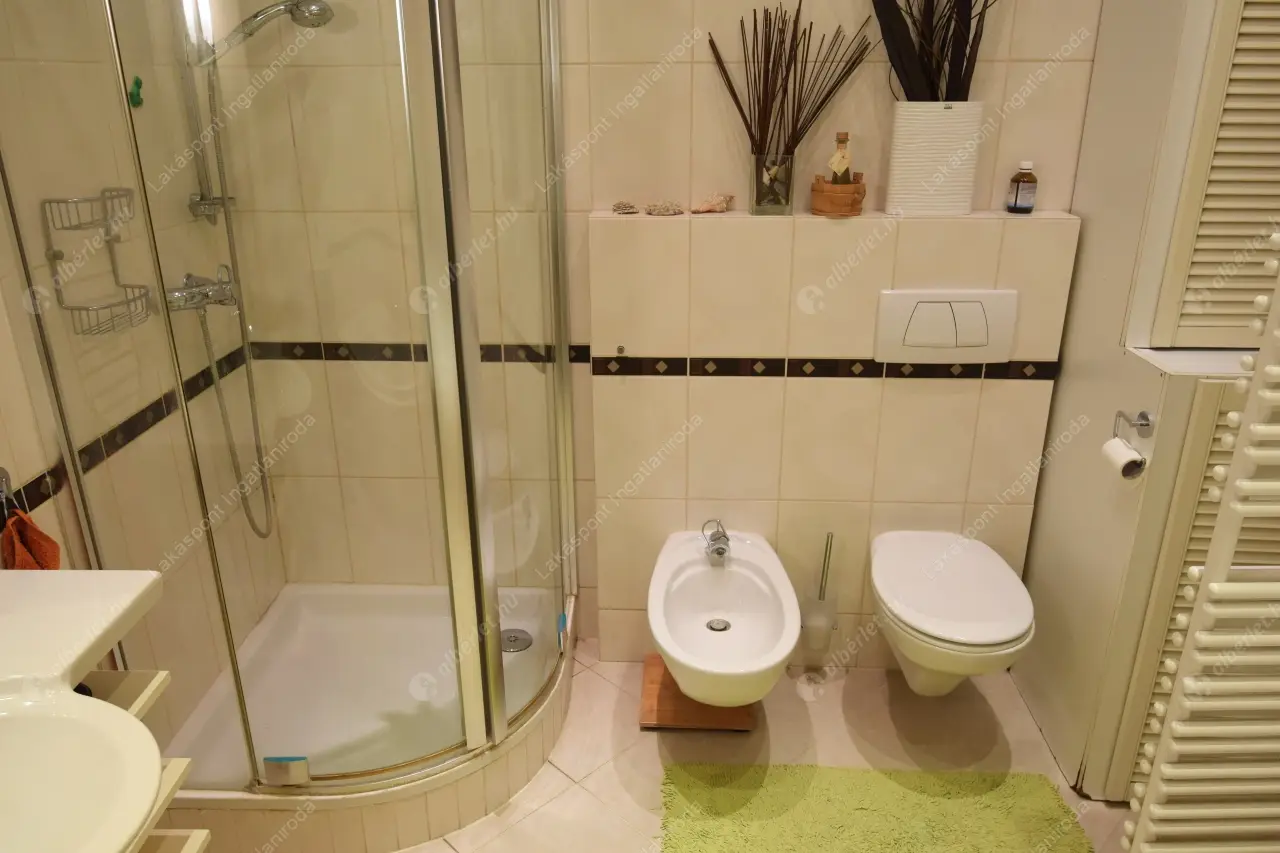 Kiadó albérlet 1150000 Ft/hó áron: Budapest, V. kerület  Belgrád rakpart. Mérete: 165 nm, 3 szobás | Alberlet.hu - 6544153