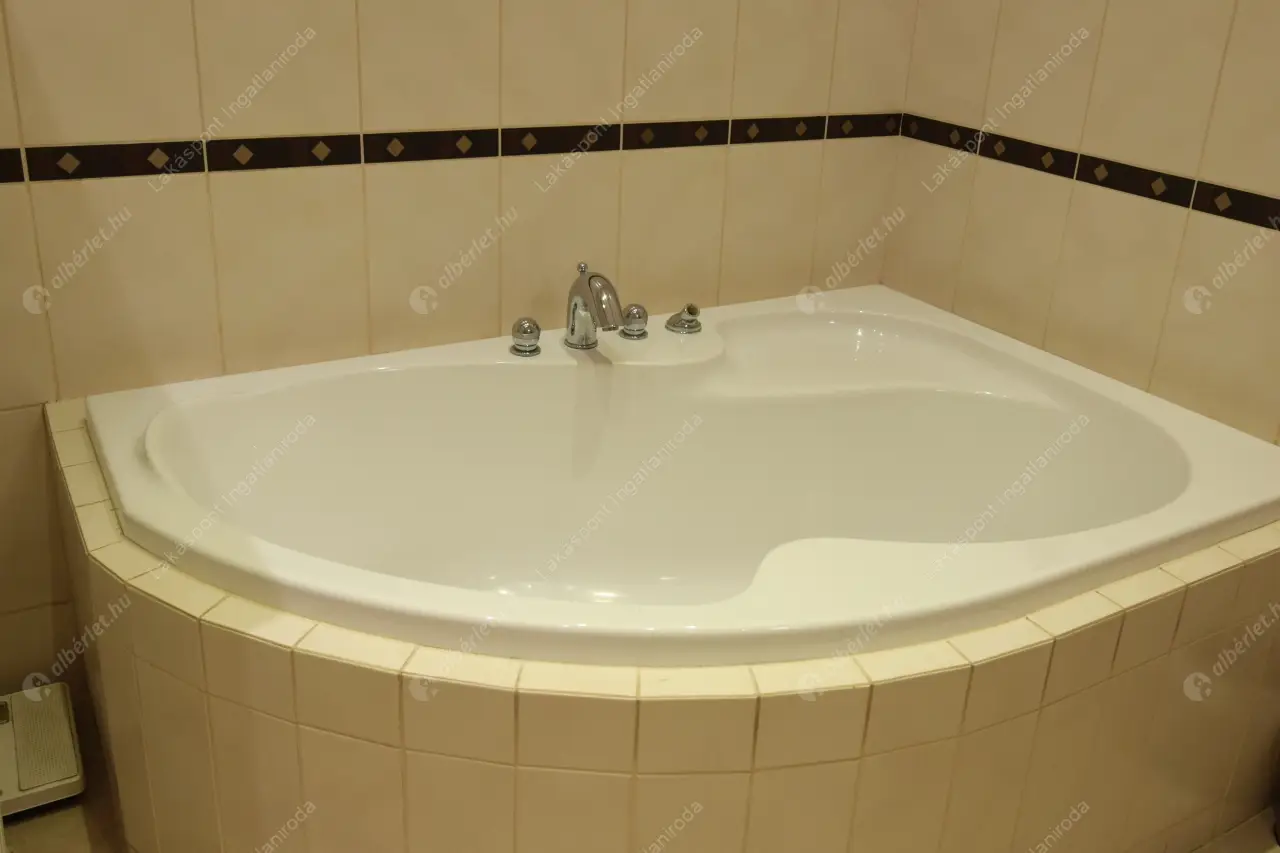 Kiadó albérlet 1150000 Ft/hó áron: Budapest, V. kerület  Belgrád rakpart. Mérete: 165 nm, 3 szobás | Alberlet.hu - 6544154