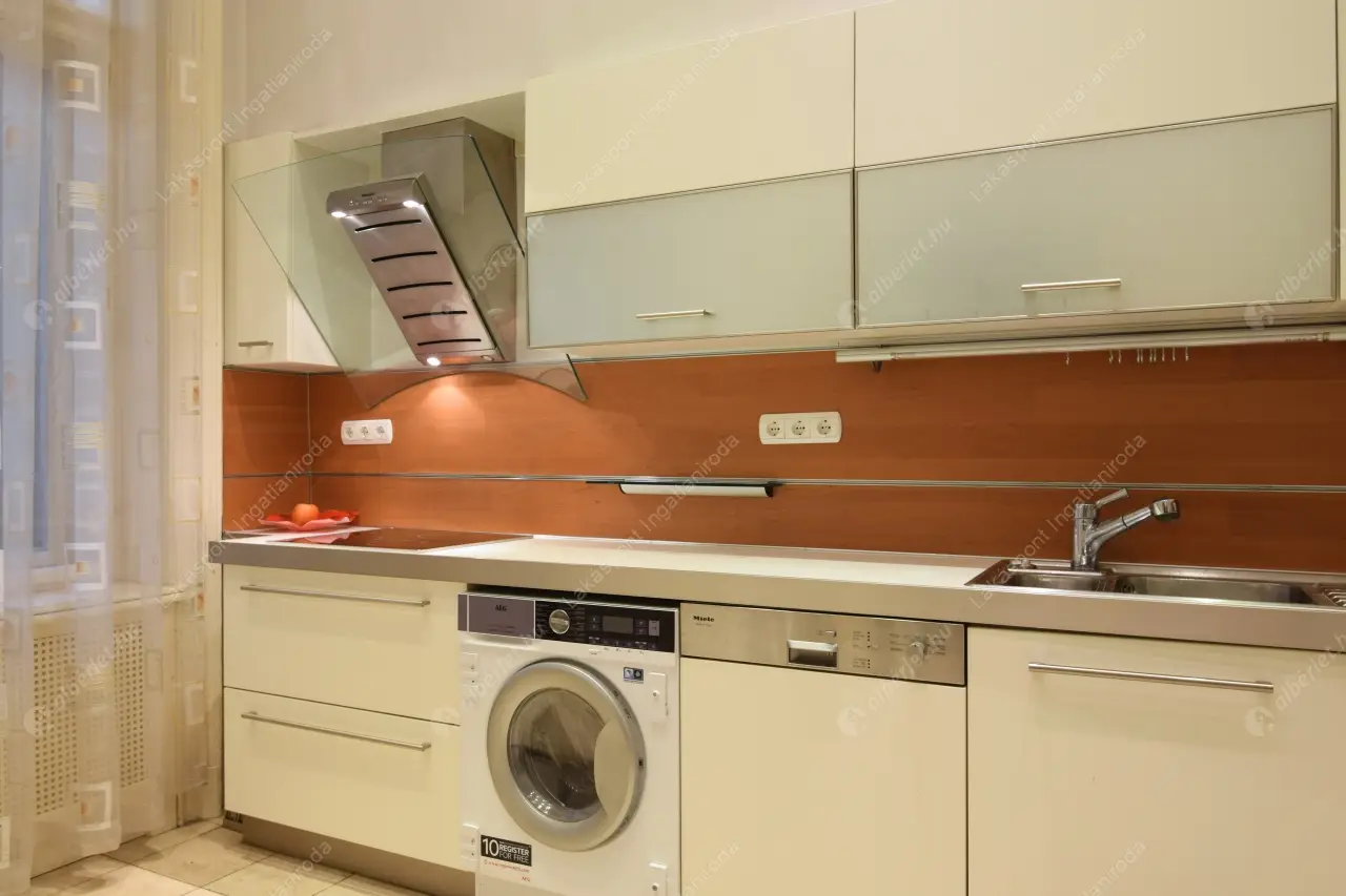 Kiadó albérlet 1150000 Ft/hó áron: Budapest, V. kerület  Belgrád rakpart. Mérete: 165 nm, 4 szobás | Alberlet.hu - 6544149