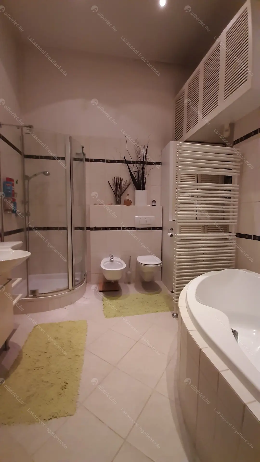 Kiadó albérlet 1150000 Ft/hó áron: Budapest, V. kerület  Belgrád rakpart. Mérete: 165 nm, 4 szobás | Alberlet.hu - 6544157