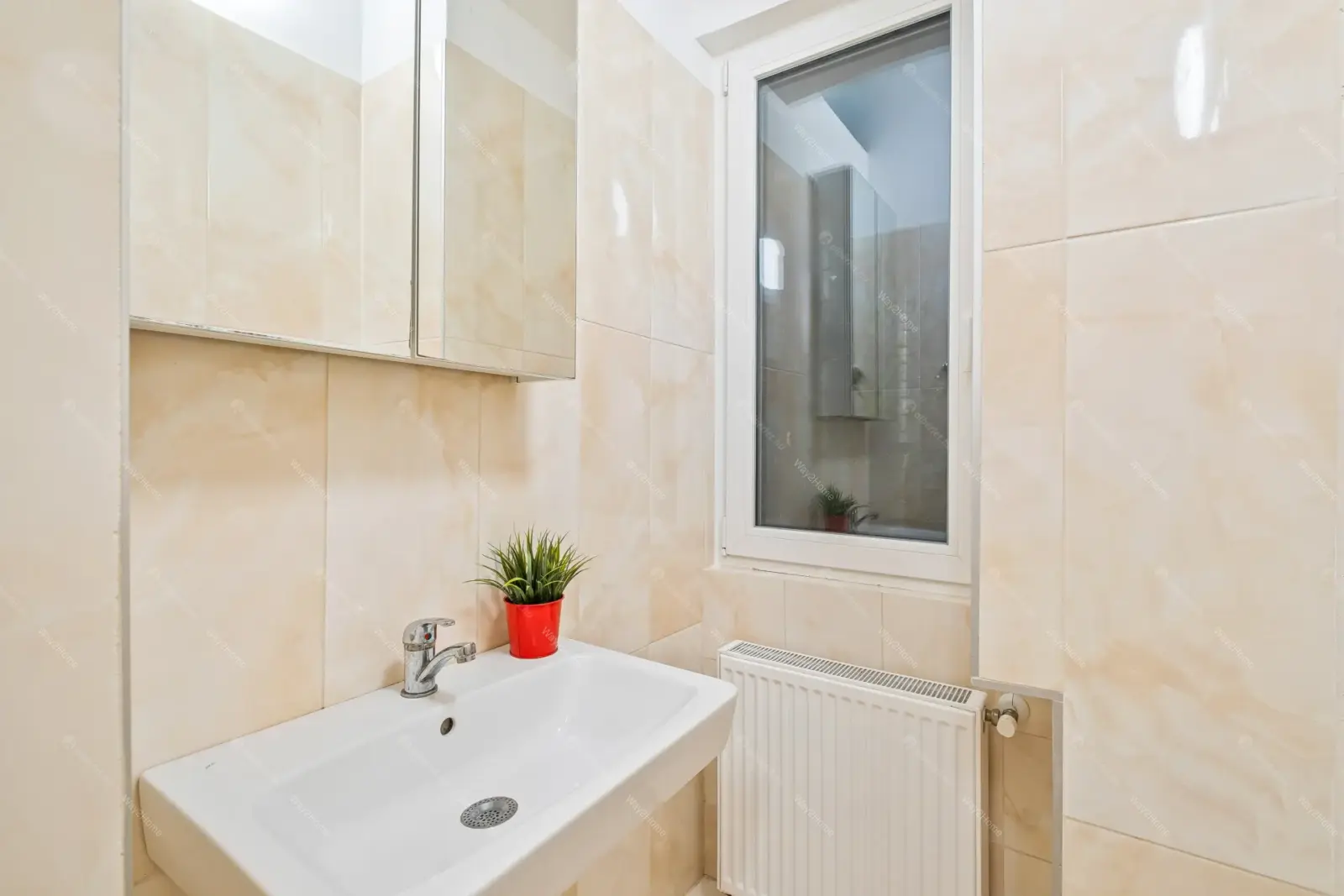 Kiadó albérlet 290000 Ft/hó áron: Budapest, V. kerület  Belgrád rakpart. Mérete: 64 nm, 2 szobás | Alberlet.hu - 6698922