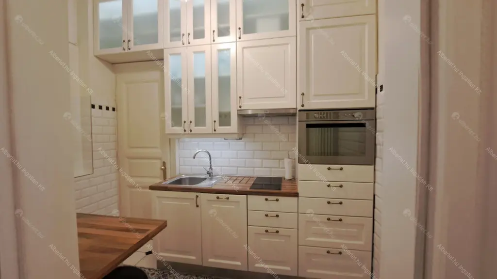 Kiadó albérlet 491000 Ft/hó áron: Budapest, V. kerület  Belgrád rakpart. Mérete: 72 nm, 2 szobás | Alberlet.hu - 6680552