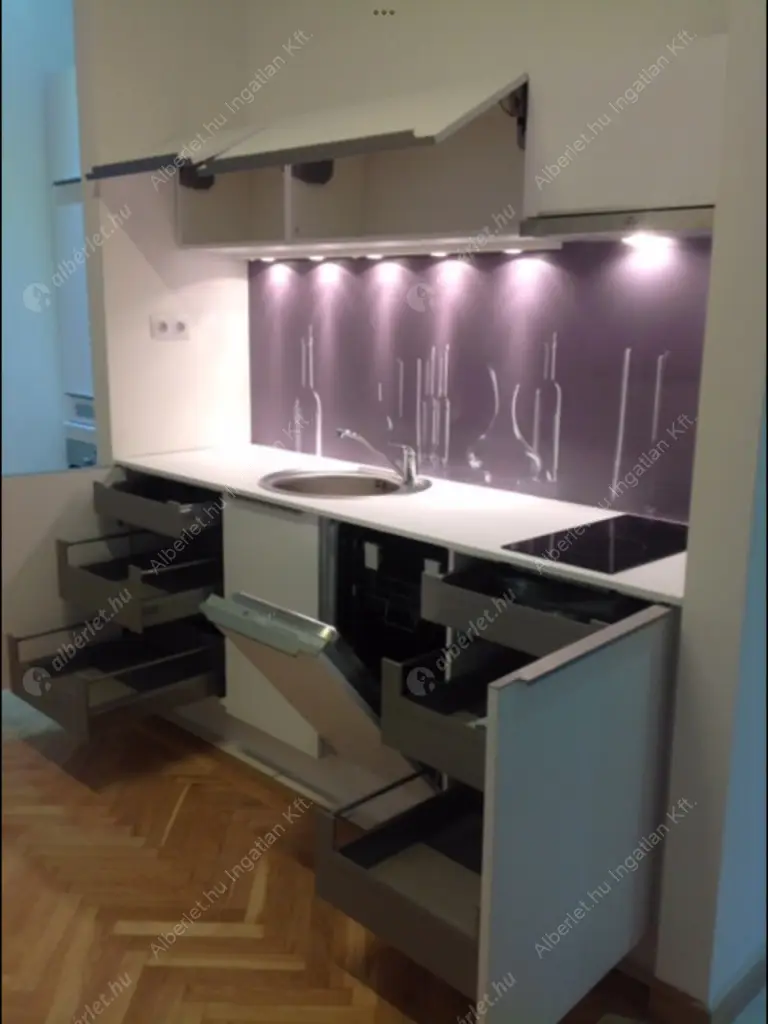 Kiadó albérlet 763000 Ft/hó áron: Budapest, V. kerület  Belgrád rakpart. Mérete: 83 nm, 2 szobás | Alberlet.hu - 6115720