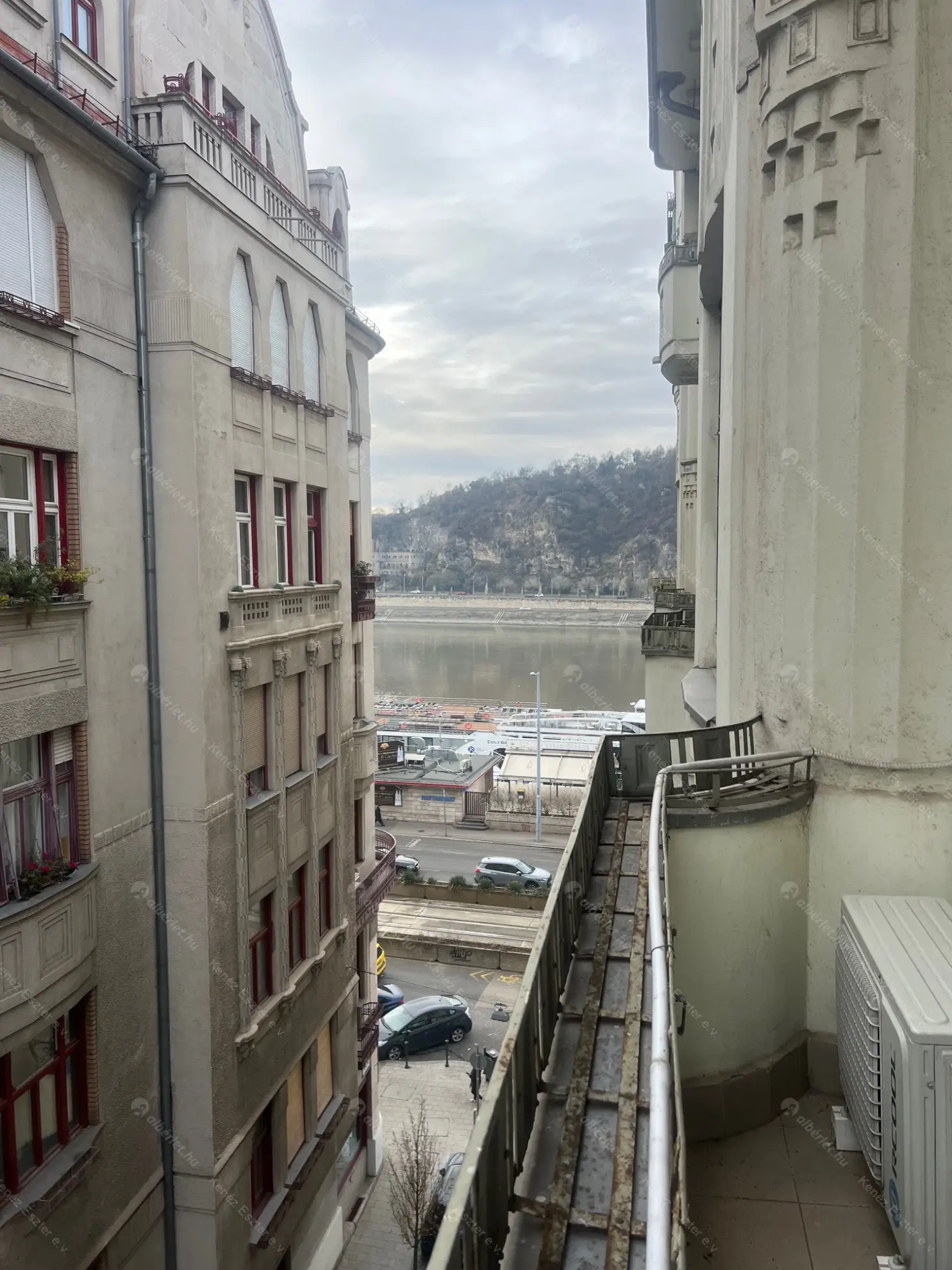 Kiadó albérlet 458000 Ft/hó áron: Budapest, V. kerület  Belgrád rakpart. Mérete: 86 nm, 2 szobás | Alberlet.hu - 6592115