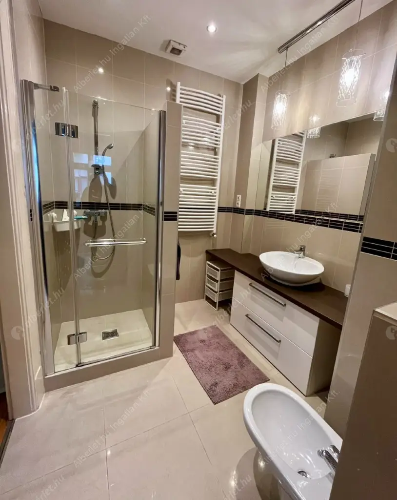 Kiadó albérlet 386000 Ft/hó áron: Budapest, V. kerület  Belgrád rakpart. Mérete: 86 nm, 2 szobás | Alberlet.hu - 6629459