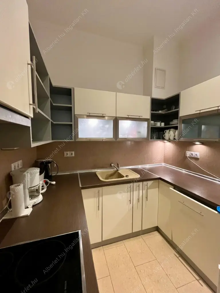 Kiadó albérlet 386000 Ft/hó áron: Budapest, V. kerület  Belgrád rakpart. Mérete: 86 nm, 2 szobás | Alberlet.hu - 6637527
