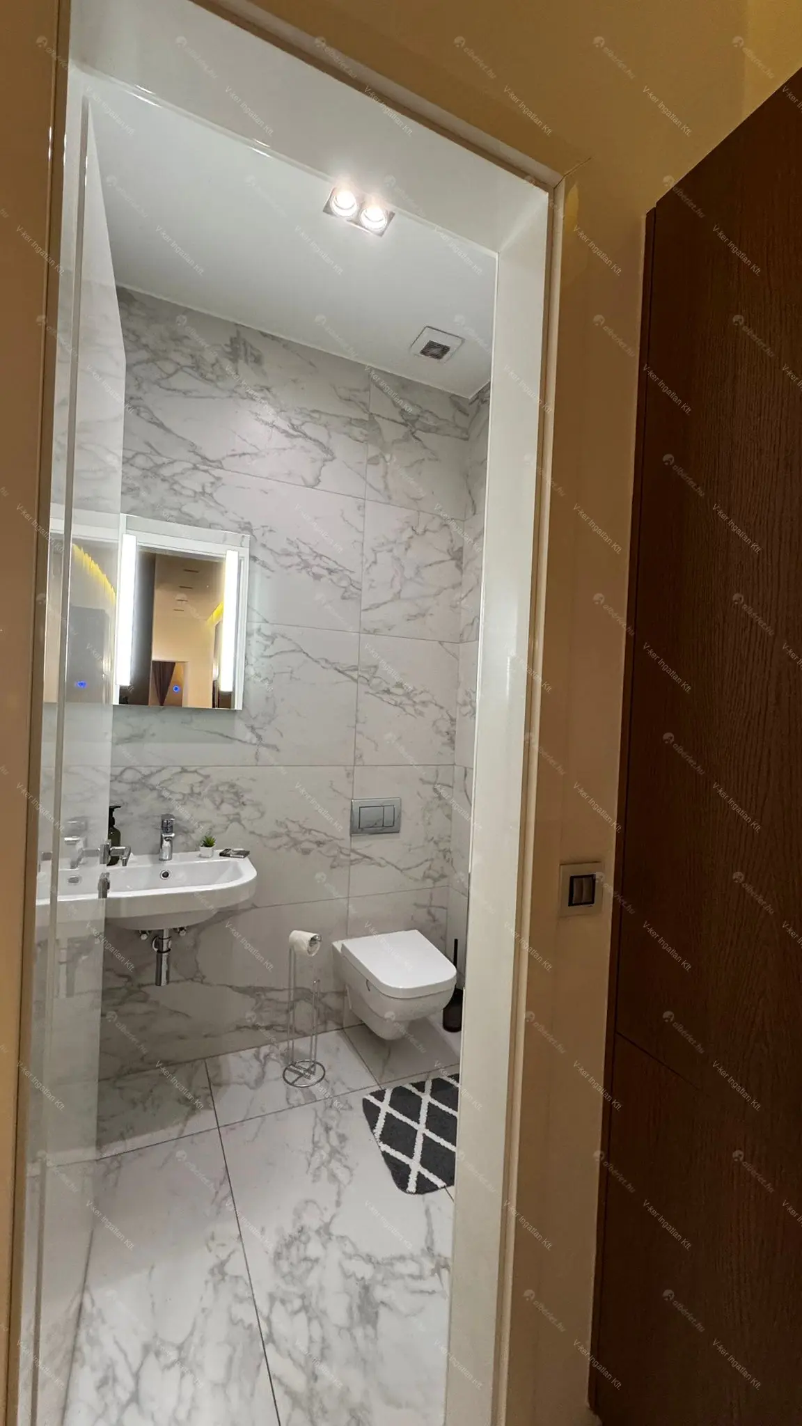 Kiadó albérlet 620000 Ft/hó áron: Budapest, V. kerület  Belgrád rakpart. Mérete: 88 nm, 2 szobás | Alberlet.hu - 6709253