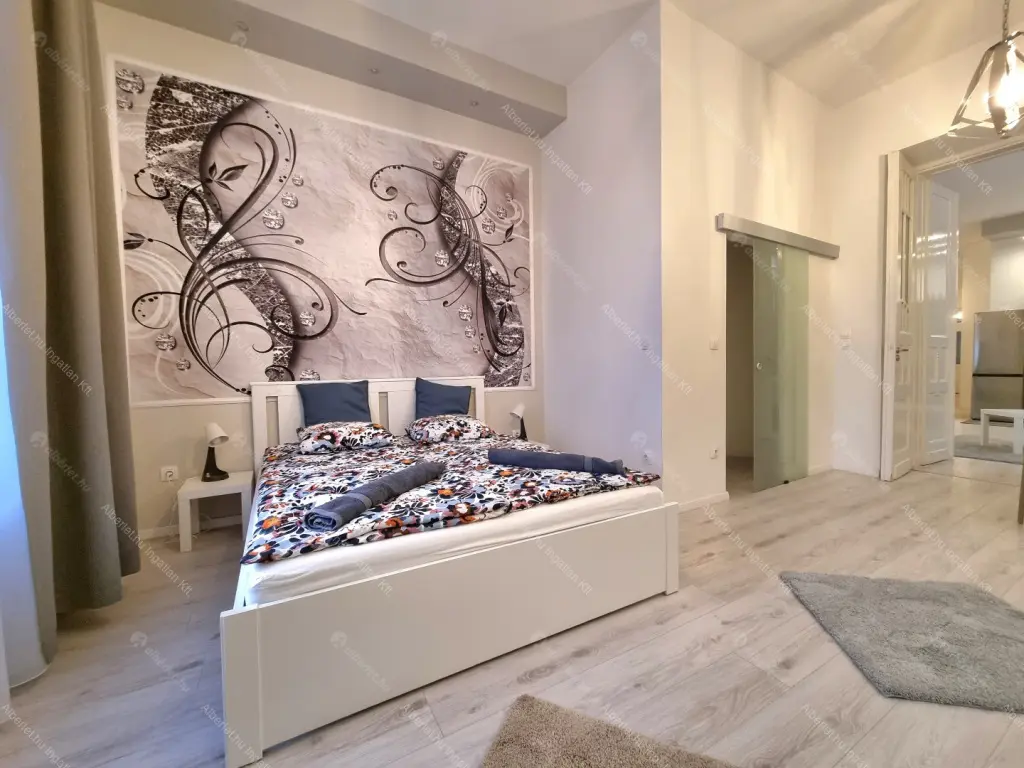 Kiadó albérlet 500000 Ft/hó áron: Budapest, V. kerület  Belgrád rakpart. Mérete: 90 nm, 3 szobás | Alberlet.hu - 6675138