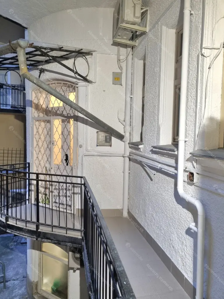 Kiadó albérlet 500000 Ft/hó áron: Budapest, V. kerület  Belgrád rakpart. Mérete: 90 nm, 3 szobás | Alberlet.hu - 6675142