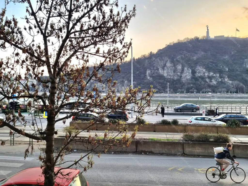 Kiadó albérlet 499000 Ft/hó áron: Budapest, V. kerület  Belgrád rakpart. Mérete: 90 nm, 3 szobás | Alberlet.hu - 6675499