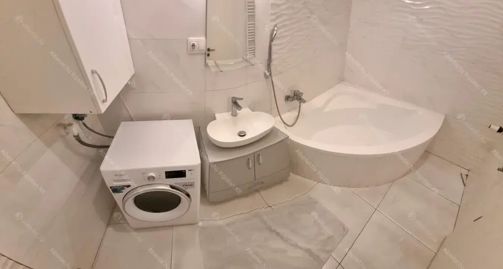 Kiadó albérlet 499000 Ft/hó áron: Budapest, V. kerület  Belgrád rakpart. Mérete: 90 nm, 3 szobás | Alberlet.hu - 6675508