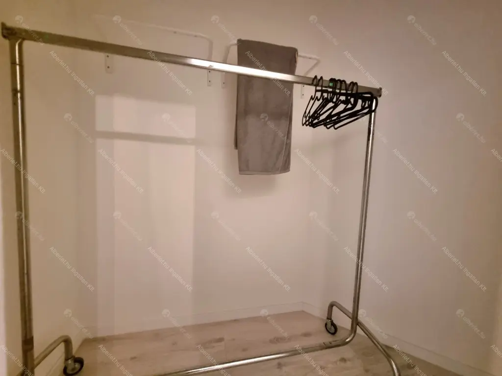 Kiadó albérlet 499000 Ft/hó áron: Budapest, V. kerület  Belgrád rakpart. Mérete: 90 nm, 3 szobás | Alberlet.hu - 6675514