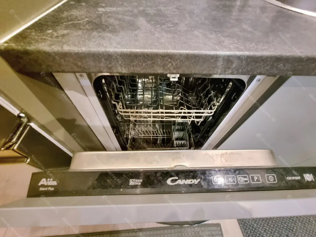 Kiadó albérlet 499000 Ft/hó áron: Budapest, V. kerület  Belgrád rakpart. Mérete: 90 nm, 3 szobás | Alberlet.hu - 6675515