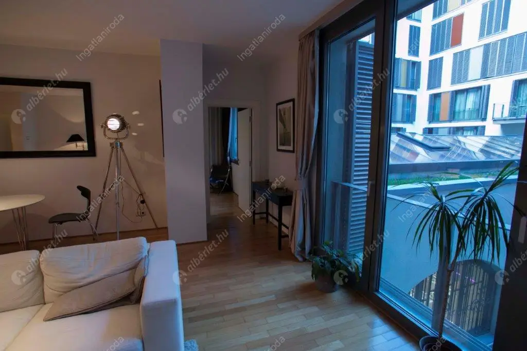 Kiadó albérlet 962000 Ft/hó áron: Budapest, V. kerület  Dorottya utca. Mérete: 95 nm, 3 szobás | Alberlet.hu - 5749597