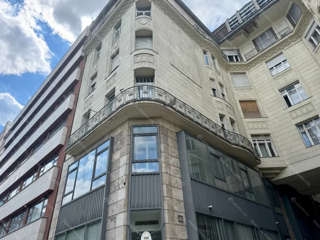 Kiadó albérlet 179000 Ft/hó áron: Budapest, V. kerület  Erzsébet tér. Mérete: 28 nm, 1 szobás | Alberlet.hu - 6796777