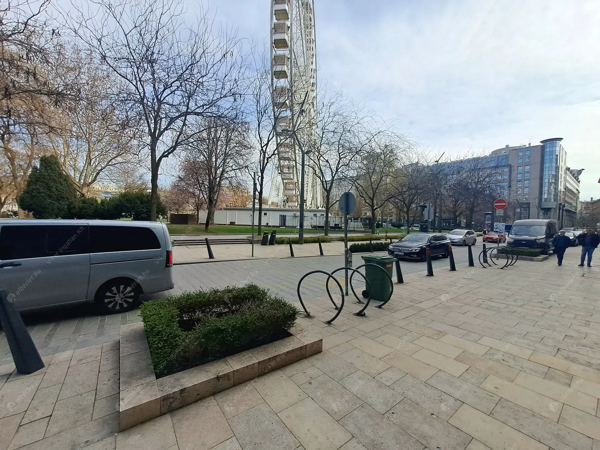 Kiadó albérlet 240000 Ft/hó áron: Budapest, V. kerület  Erzsébet tér. Mérete: 34 nm, 1 szobás | Alberlet.hu - 6434785