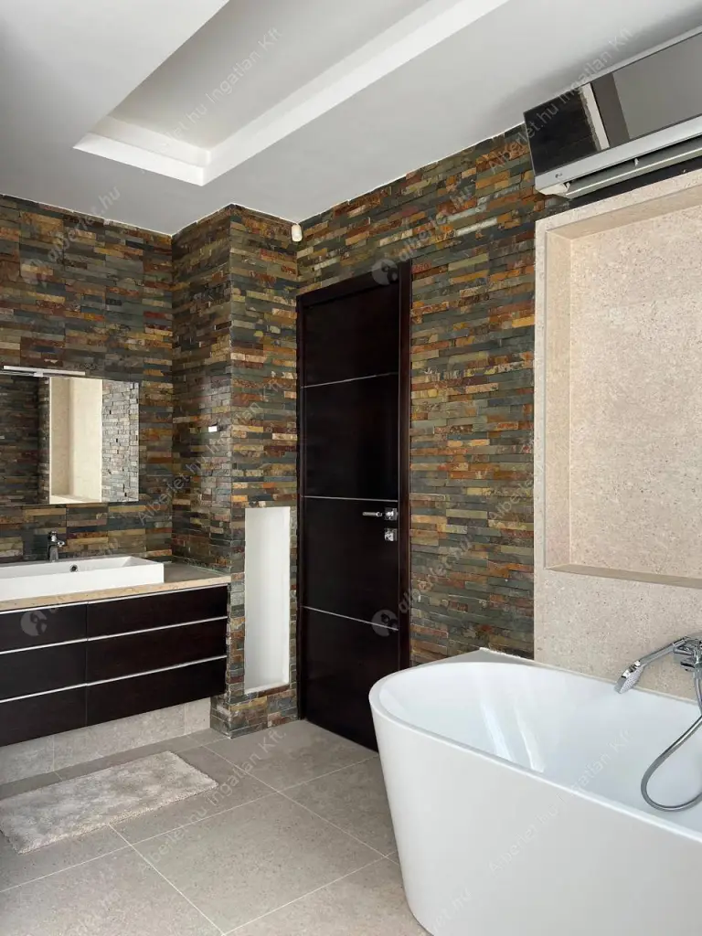 Kiadó albérlet 615000 Ft/hó áron: Budapest, V. kerület  Falk Miksa utca. Mérete: 100 nm, 3 szobás | Alberlet.hu - 6583176